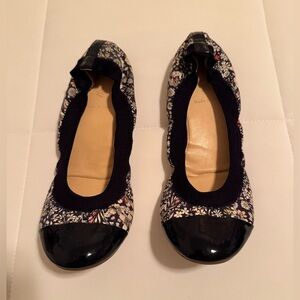 J.CREW Ballet Flats Shoes Floral Print Fabric
Patent Leather Sz. 7ITALY Navy